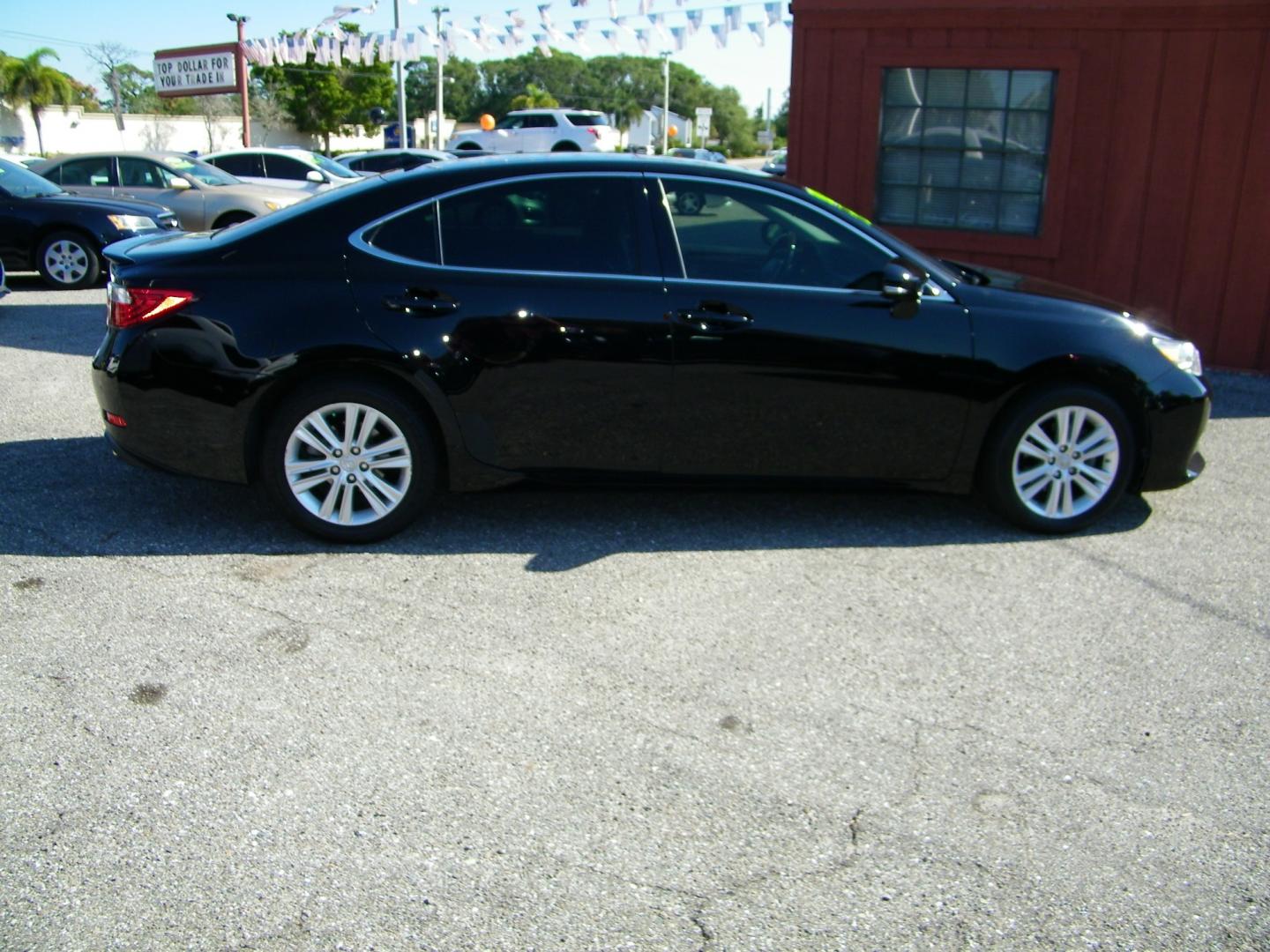 2013 Black /Black Lexus ES 350 Sedan (JTHBK1GG4D2) with an 3.5L V6 DOHC 24V engine, 6-Speed Automatic transmission, located at 4000 Bee Ridge Road, Sarasota, FL, 34233, (941) 926-0300, 27.298664, -82.489151 - Photo#6